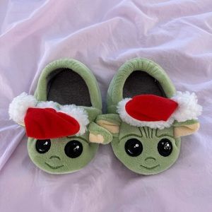 Baby Yoda santa hat slippers | Size 6 or 15-18 months